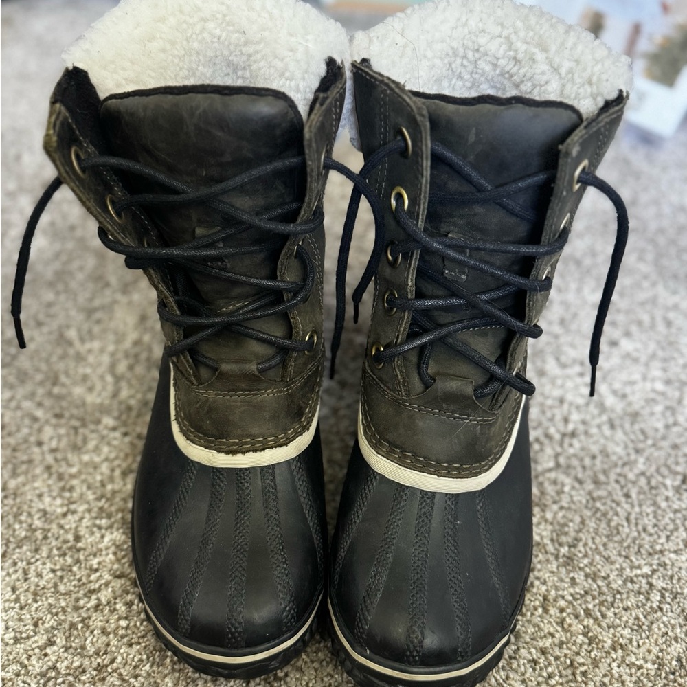Sorel Black and Green Ankle Boots